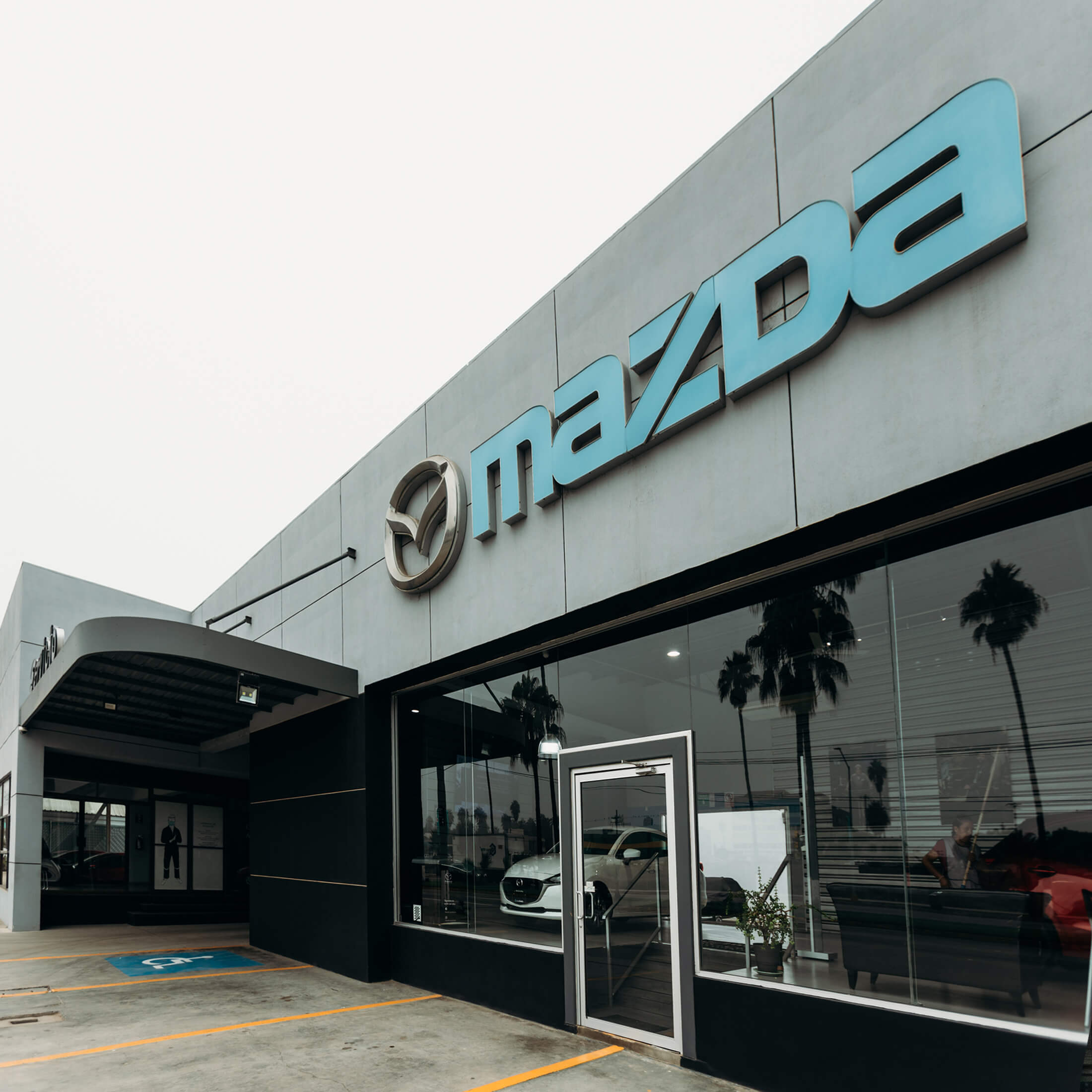 Fachada Mazda Ensenada