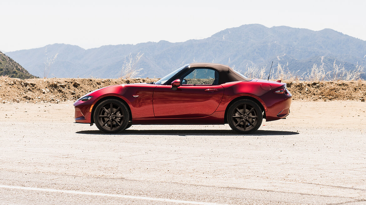 carro convertible rojo