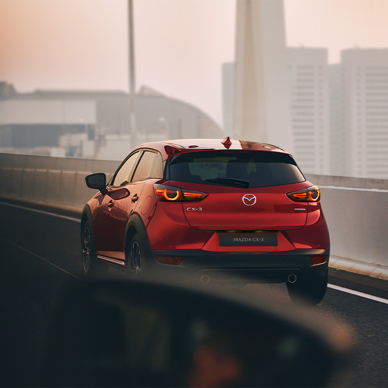 rojo brillante camioneta Mazda CX-3 2024