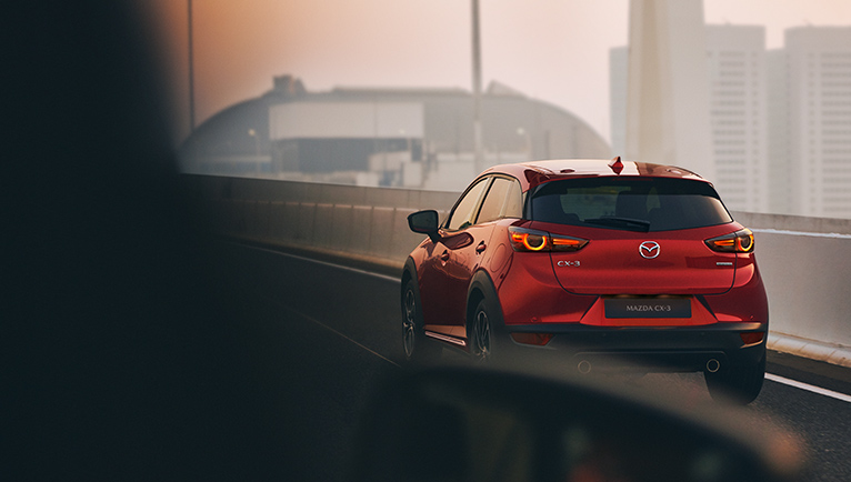 rojo brillante camioneta Mazda CX-3 2024
