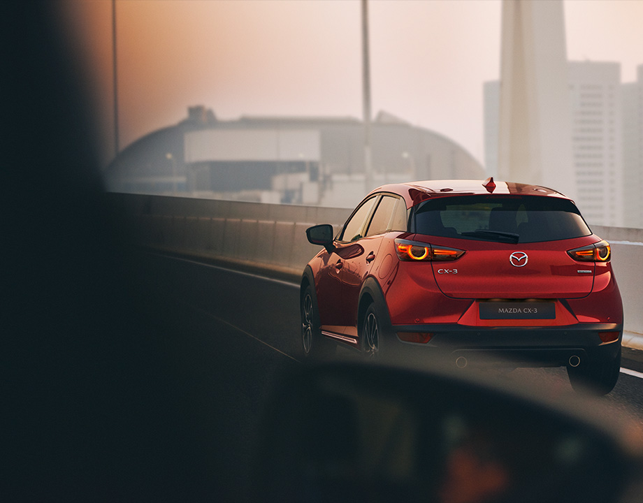 rojo camioneta roja Mazda CX-3 2024 