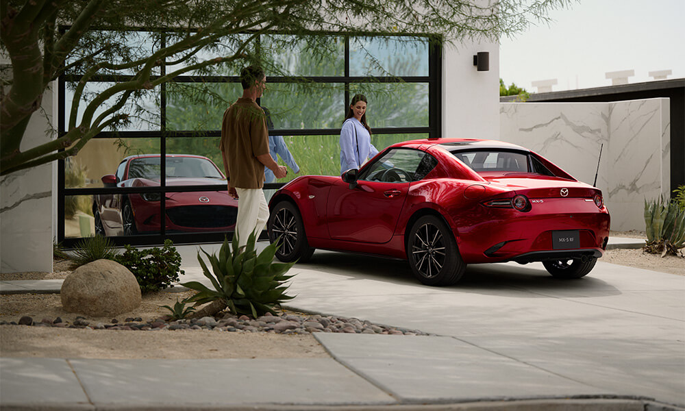 Carro deportivo mazda mx 5 rf personas casa v1