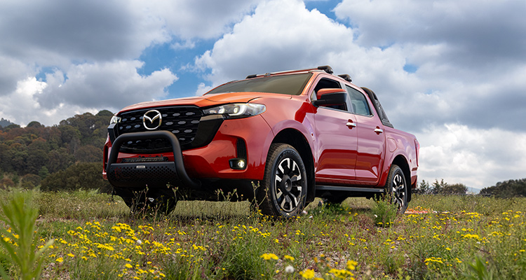 mazda bt50 roja