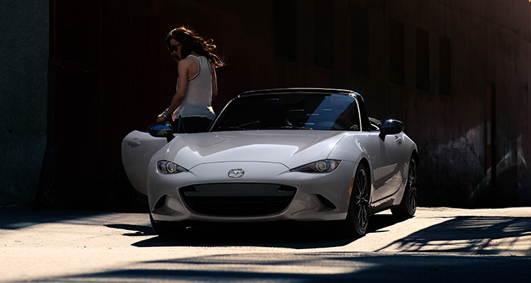 Auto deportivo mx 5 esencia blanco v1