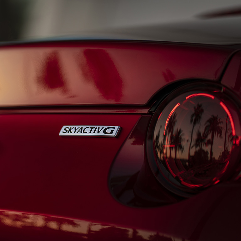 Auto deportivo mx 5 skyactiv v1