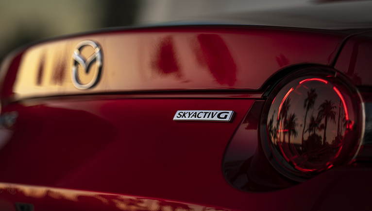 Auto deportivo mx 5 skyactiv v1