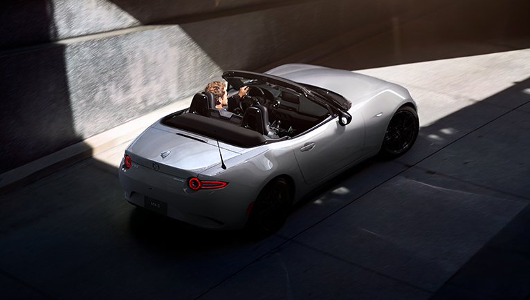 Auto deportivo mx 5 traccion trasera v1