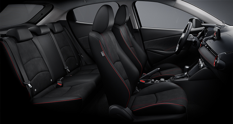 Mazda2 sedan interior signature piel tela v1
