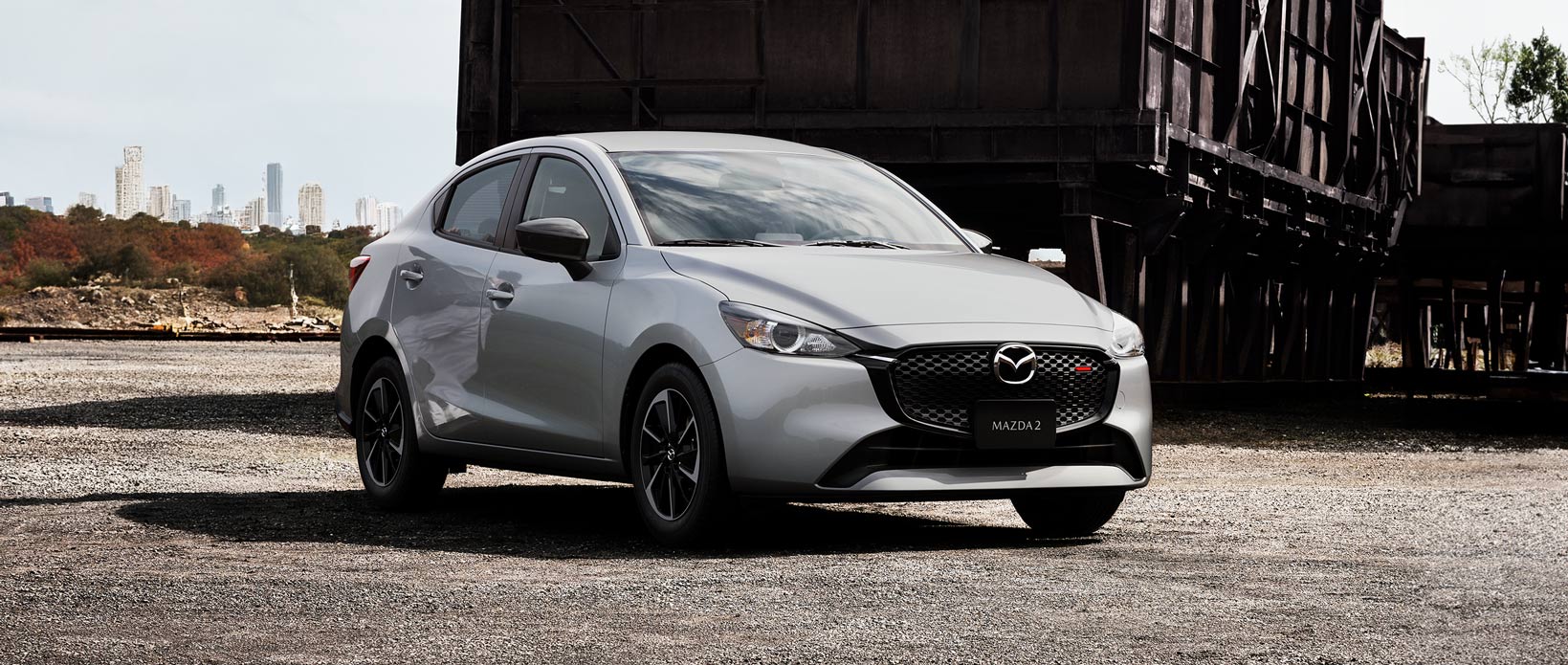Mazda2 sedan gris aero auto signature v1 06