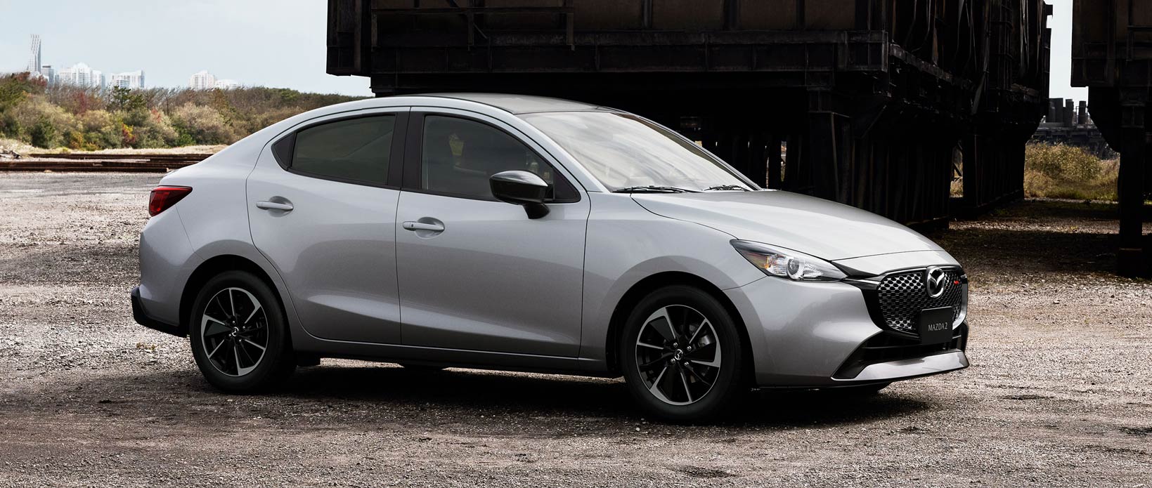 Mazda2 sedan gris aero signature perfil v1 04