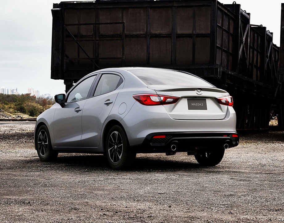 Mazda2 sedan auto gris aero cajuela v1