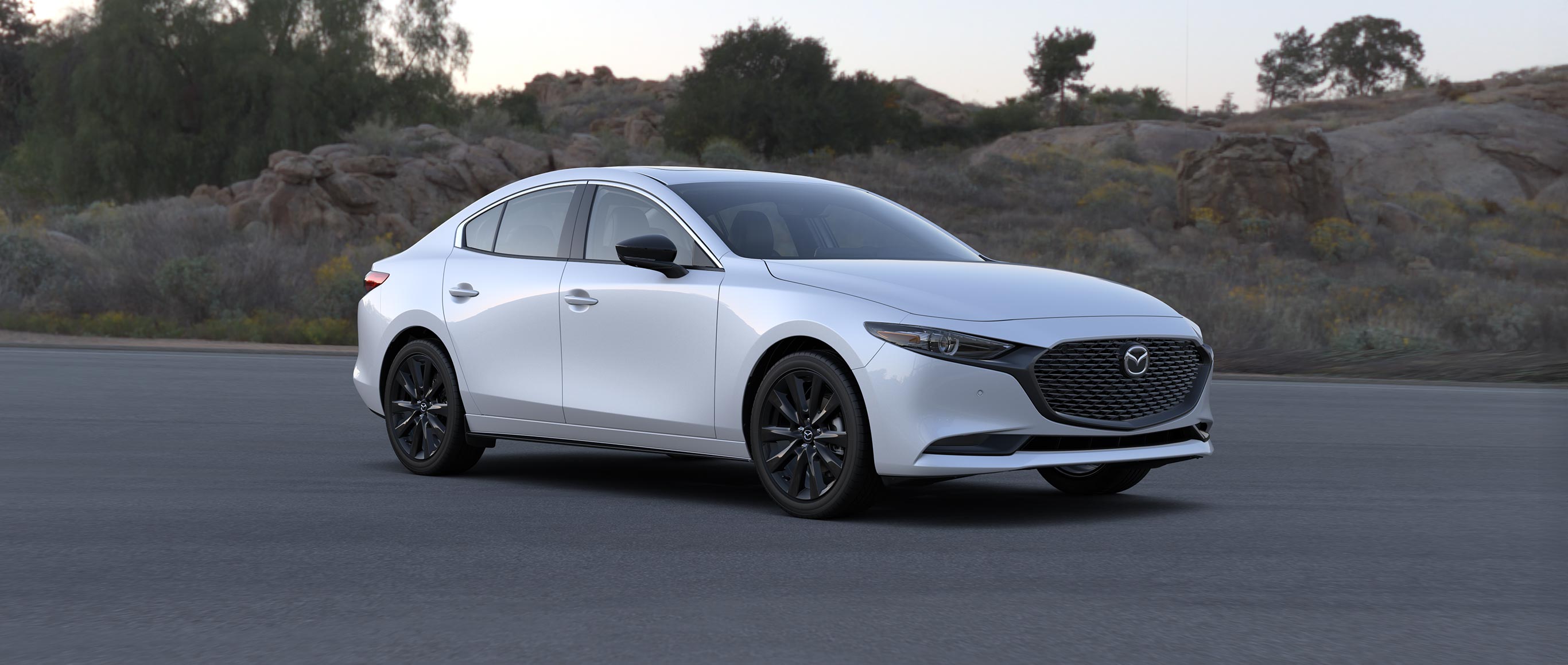 Mazda3 sedan blanco desierto v1 01