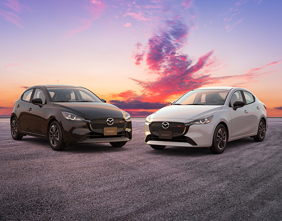 Mazda2 sedan hatchback atardecer v1